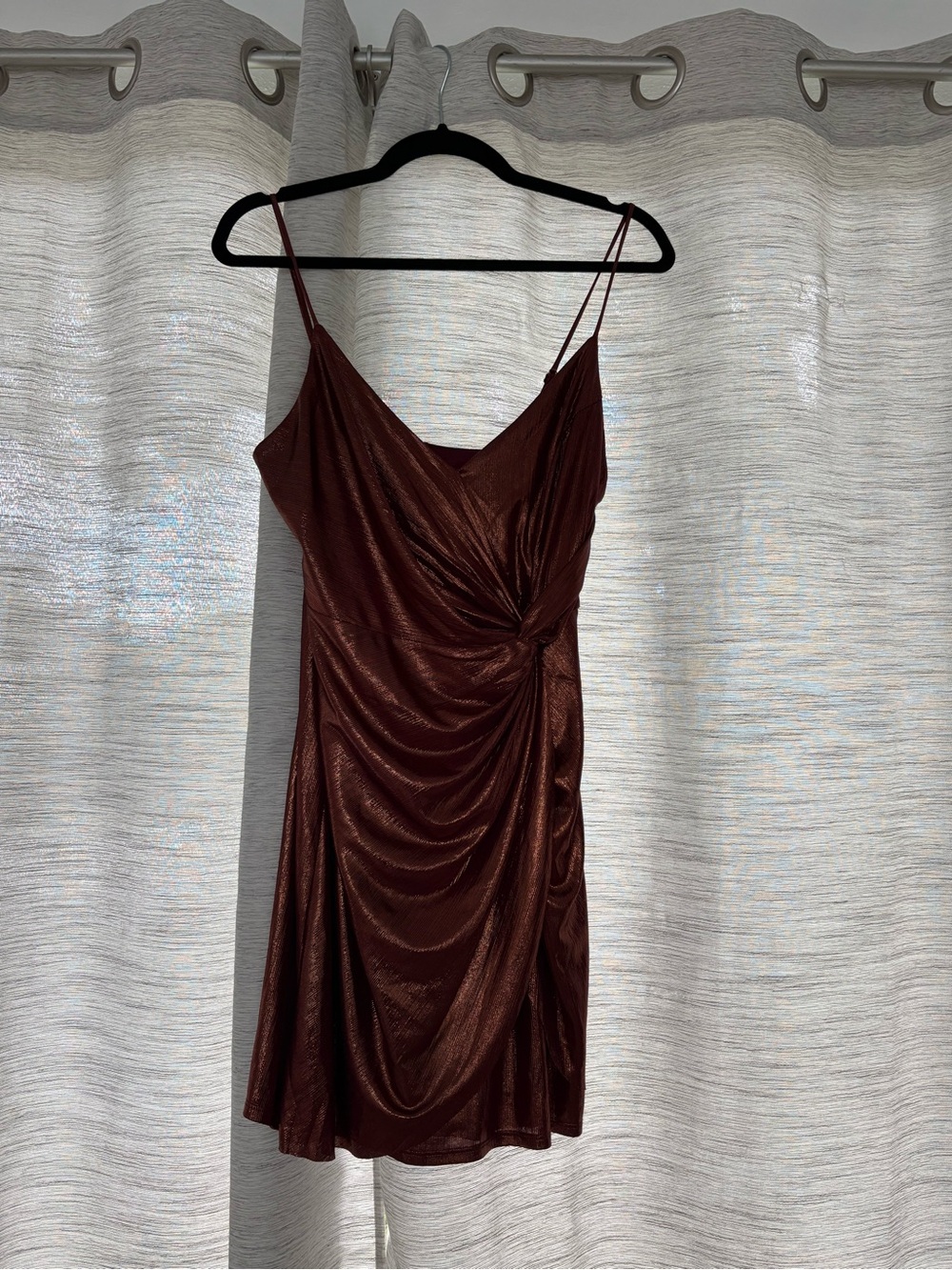 Dainty hooligan - nwt- size M - Shimmer Twist-Front Mini Dress in Deep Burgundy - Picture 3 of 5